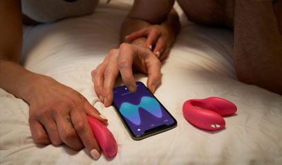 http://Two%20vibrators%20on%20a%20bed%20with%20an%20app%20controlling%20them%20in%20the%20middle